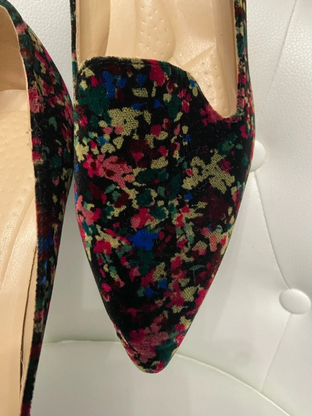 Beautiful BELLINI Bobcat Black Floral Velvet 2.25" Kitten Heel Dark Fairy 11W - Picture 5 of 17